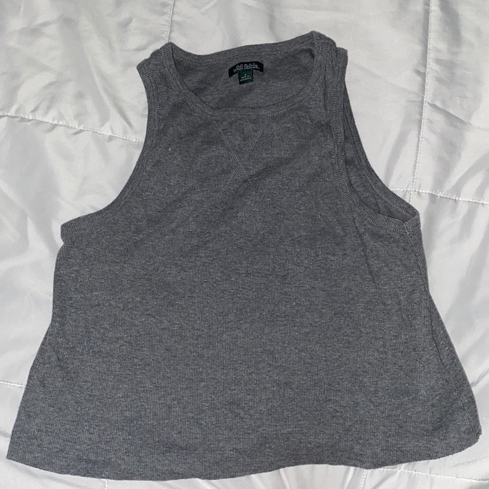 Grey tank top cropped